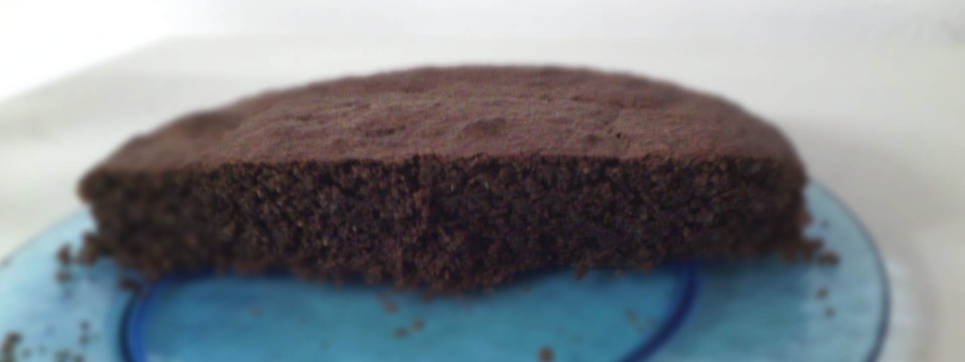 Keine Dubai-Schokolade, sondern traditioneller deutscher Schokoladenkuchen - der schmeckt zu Hause am besten.